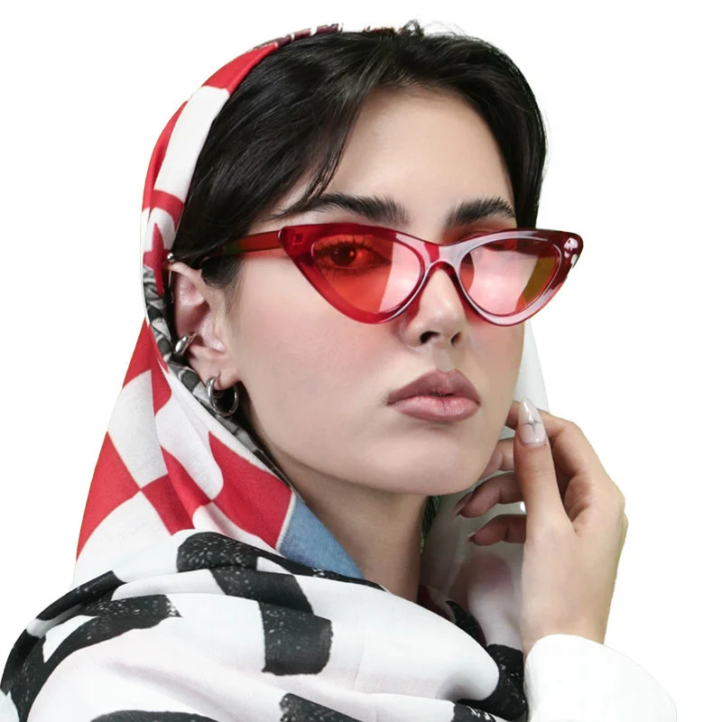 عینک-گربه‌ای-قرمز